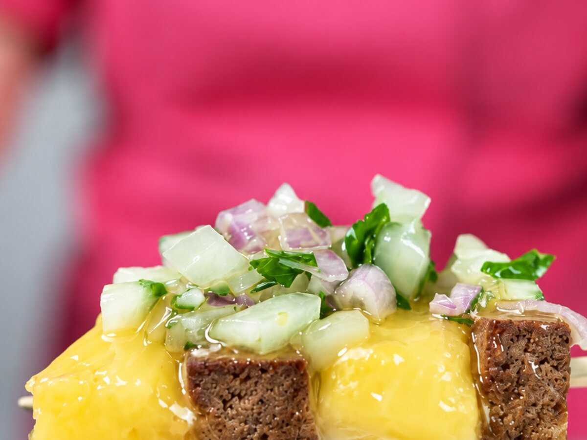 Les brochettes de tofu fumé et d’ananas
